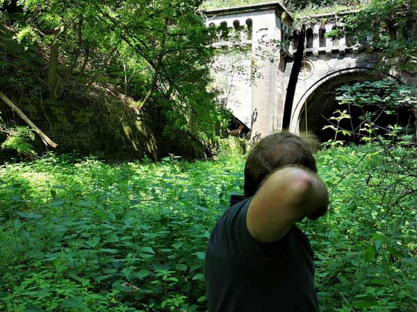 3D-Schütze vor einem Rehbock-Ziel