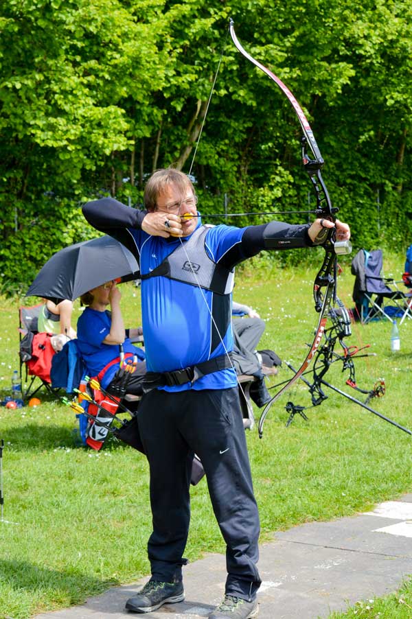 Blankbogenschütze mit Stringwalking